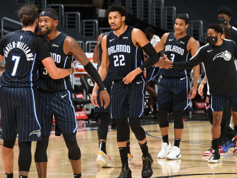 一到深夜就 一到深夜就